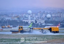 이제주섬공항지점영 | 고립된 제주, 하늘·바닷길 모두 막혀...공항 이·착륙 항공편 '제로(無)' [KDF Life]