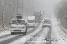 [속보] 부산 강서구 봉림지하차도 도로결빙 3차선 통제...안전운전 유의