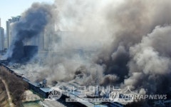 한국타이어 대전공장, 9년 만에 다시 큰불…방재조치 소용 없었다