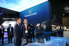 한화 김동관 부회장, 광폭행보 거제 한화오션 사업장에서 부산 MADEX 전시장까지