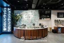 러쉬, 명동점에 최초로 시니어 채용.. 인적자원의 다양성 위해