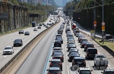 긴 추석 연휴에 고속도로 이용량∙휴게소 매출↗