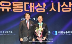 이제훈 홈플러스 사장, 한국유통대상 동탑산업훈장 영예...유통산업 성장에 이바지