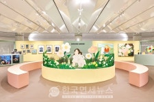 현대百, 봄 맞아 갤러리로 변신! 아트테인먼트 콘텐츠 선봬