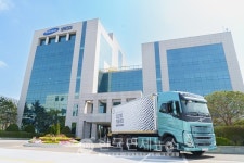 삼성SDI, 기흥 본사서 볼보트럭의 대형 전기트럭 FH 일렉트릭 전시