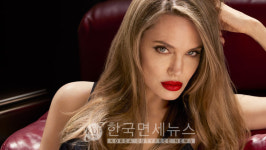 안젤리나 졸리, 강렬한 레드 립! 톰 포드 뷰티와  함께