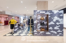 모스키노, 롯데百 본점서 24FW 콜레치오네 0 팝업 개최