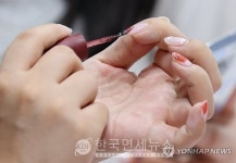 겨울, 건조함으로 들고 일어나는 네일&큐티클! 촉촉하게 관리할 아이템들 [kdf beauty]