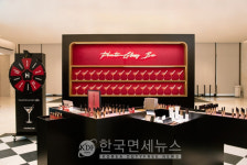 아워글래스, 더현대 서울에 팬텀 글로시 바 팝업스토어 오픈