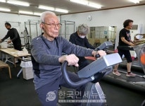 백세인생 日 102세 헬창 그랜파, 매일 스포츠센터서 근육 단련 [KDF World]