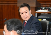 피고인 윤석열 모습 공개…지귀연 재판부 촬영 허가 
