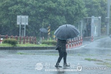 [기상속보] 홍성군 "갈산천 범람…갈산시장 주민들 안전지대로 대피"