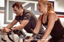 리복, 글로벌 피트니스 커뮤니티 F45 트레이닝과 전략적 파트너십 체결