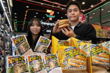 세븐일레븐, 한도초과 시리즈 인기 속 샌드∙버거로 확대… 양∙맛∙가격 모두 초과