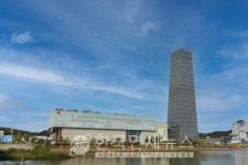 신세계百, 반백년 중부권 유통사 새로 쓰다