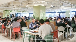 현대그린푸드, 외식 콜라보 100선 공개...구내식당에 빕스·만석닭강정 메뉴 들인다