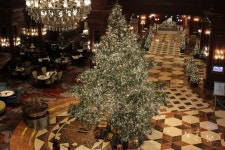 임피리얼 팰리스 서울, ‘진저브레드 하우스 스노우 타운’과 6m 높이의 대형 크리스마스 트리 장식 선보여