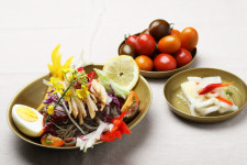 <Food Column / 풍안그룹 이동조 회장의 음식이야기> 여름철의 별미 비빔닥살냉면