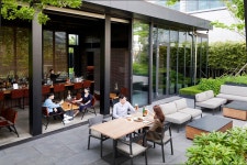 JW 메리어트 호텔 서울, 모보 바(MOBO Bar) 정원 및 야외 테라스에서 시그니처 칵테일과 스몰 바이츠 선봬