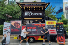 화락바베큐치킨, KBS공채 개그맨 출신 정승빈·방주호, ‘개그콘서트 동료들’ 응원차 화락바베큐치킨 푸드트럭 보내