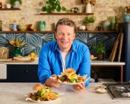 제이미 올리버, 레스토랑 파산 후 에어비앤비와 새로운 도전