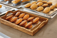 빵 굽는 조명 갤러리, 와츠