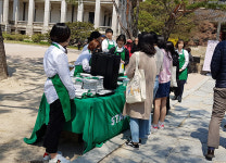 덕수궁 정오 음악회 즐겨볼까?…봄꽃과 음악, 그리고 커피 한잔