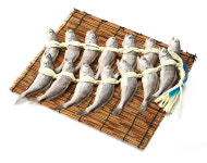 소가구 증가에 따른 소포장 상품…굴비 ‘한 두름’ 대신 14마리를 묶은 ‘1엮음’ 판매 개시