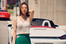 수지, 선글라스로 시크함+도회적 매력 발산, 뉴트로 무드 화보