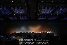 [종합] 세븐틴 타이틀곡 Left & Right, 청춘들 좌우명송 됐으면 좋겠다