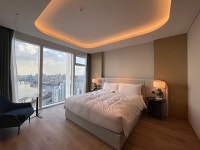 서울의 스카이라인과 한강이 어우러진 전망 눈길…서울 마포에 문 연 신상 호텔 호텔 나루 서울 엠갤러리