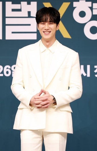 [종합] '웜 앤 리치' 안보현의 