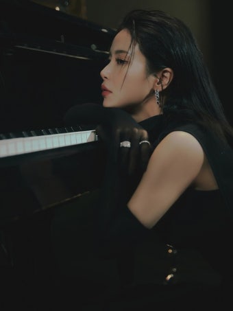 '데뷔 10주년' 솔라 