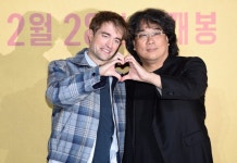 봉준호 미키17, 25년 감독 인생 첫 러브스토리…인간 냄새 물씬 SF영화 [종합]