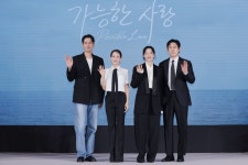 이창동이 던지는 8년 만의 화두…전도연·설경구가 그릴 '가능한 사랑' [종합]
