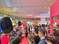 더현대 서울 물들인 분홍빛 마카오 로드쇼 성황리에 개막