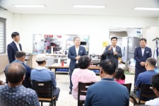 영광군, 동력연무 소독기 지원 사업 전달식 성료… 축산농가에 총 76대 보급