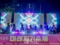 [쏠리는 눈]  진천 장미  2026 S/S 서울패션위크   주목