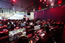 지스타 2025서 아이온2 체험 위해  3~4시간 기다려