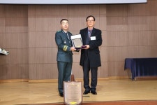 육군 31사단, 무정초등학교에 6·25 참전용사 모교 명패 전달