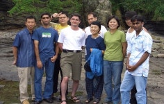 소외된 외국인들과 만난 기적… 행복동 이야기