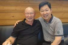 대학 선후배 이만수-박항서, 베트남서 회동