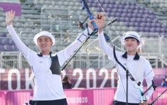'양궁 막내'가 해냈다!…김제덕·안산, 한국 첫 금메달