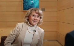 핀란드 기독의원 경찰 심문 중 복음 전해 영광