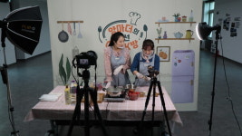 요리 가르치며 음식도 나눠요