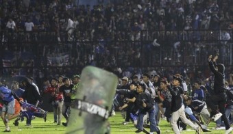 인도네시아 축구장서 팬들 난동…최소 129명 사망