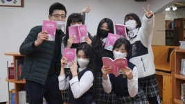 쇠락한 원도심 명물 책방골목 제자들과 살리기 앞장