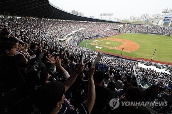 '흥행 돌풍' KBO리그, 285경기 만에 400만 관중 돌파