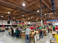 美 사마리안퍼스, 전 세계 어린이 위한 성탄 선물 포장