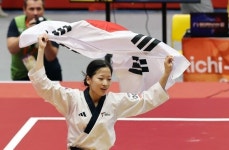 AG 정하은, 태권도 품새 금메달…한국 여자 개인전 2연패